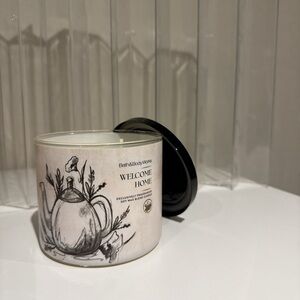 Bath & Body Works Welcome Home Candle - Cream and Black